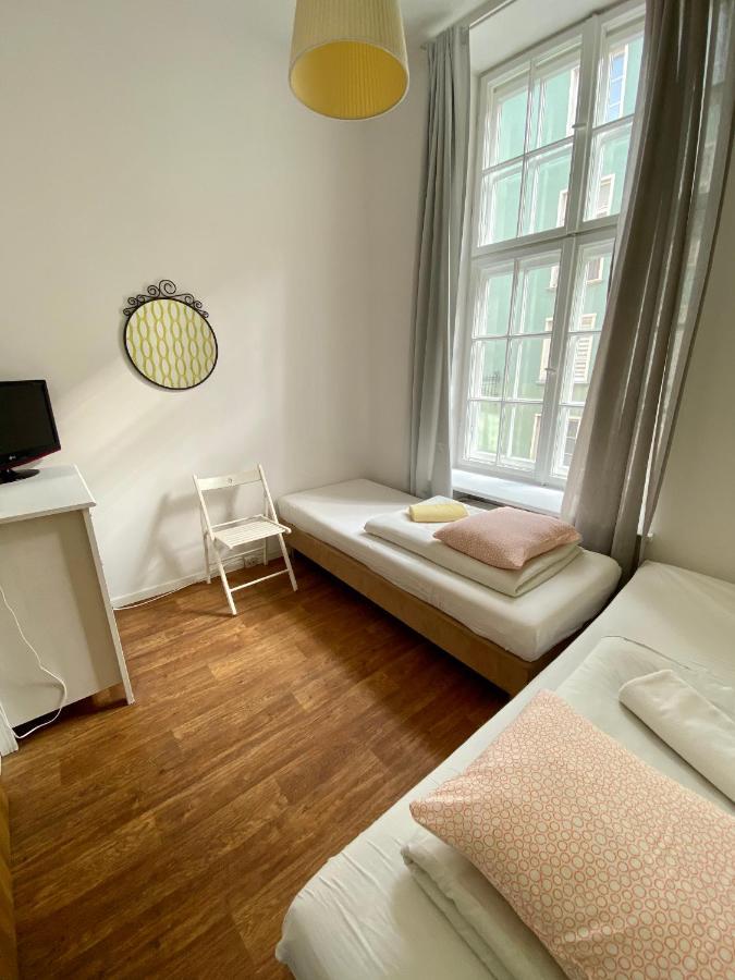 Grand Guesthouse Apartament กดัญสก์ ภายนอก รูปภาพ