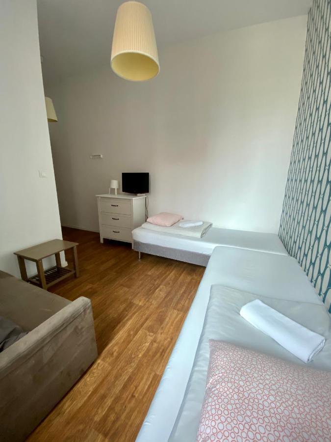 Grand Guesthouse Apartament กดัญสก์ ภายนอก รูปภาพ